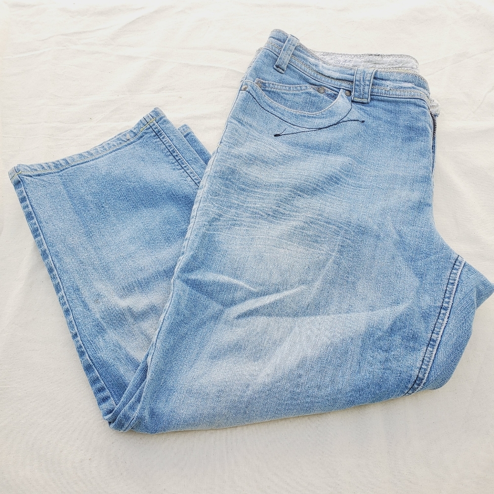 Venezia women's plus size capri jeans size 16